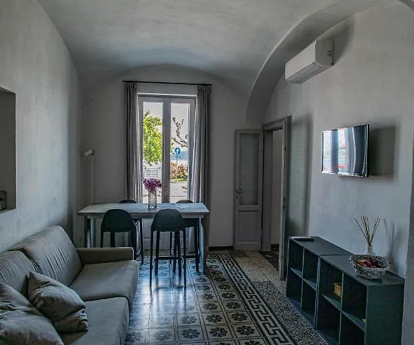 Апартаменты La Dimora Del Glicine Бельджирате